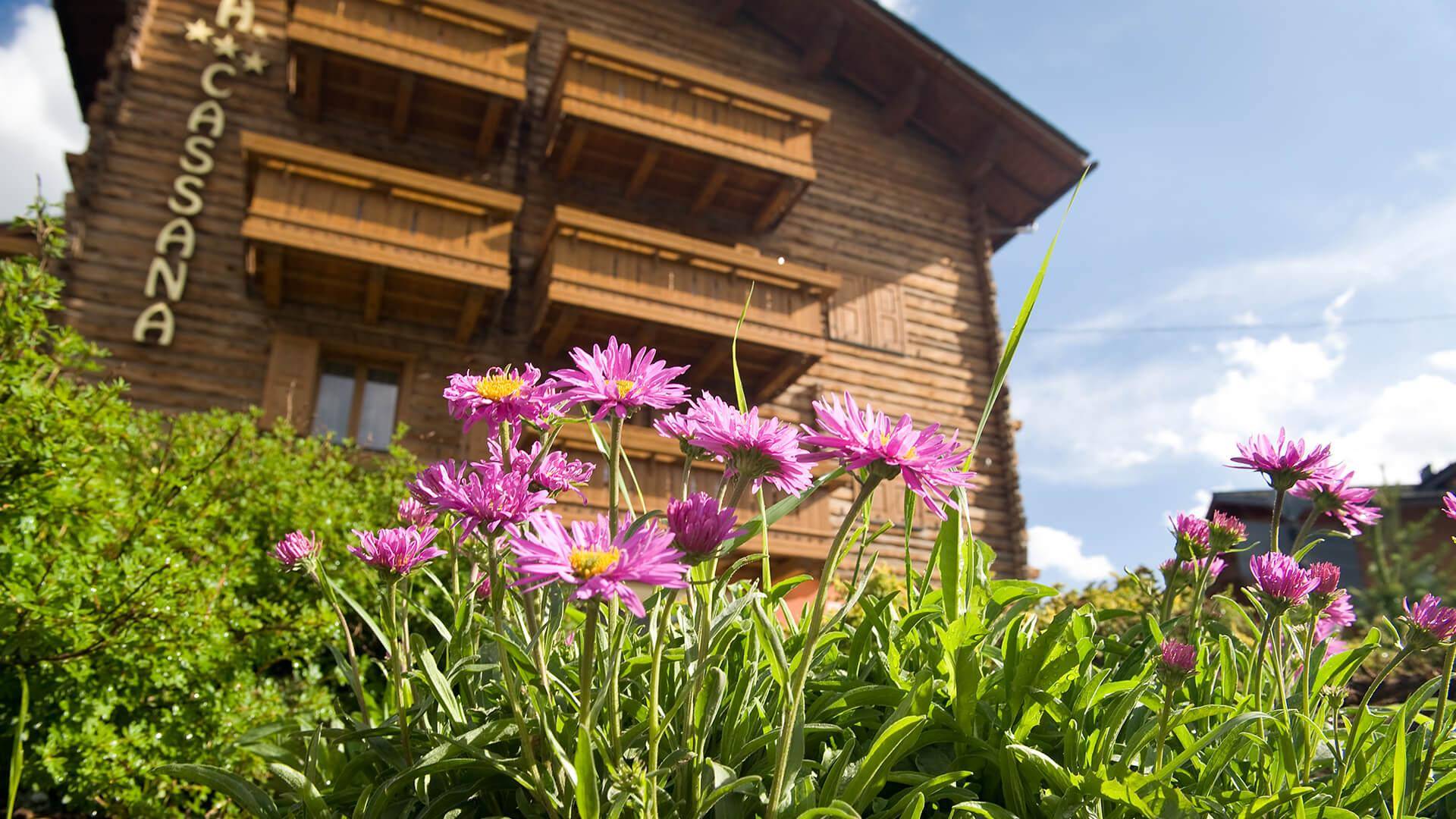 Esterno dell'hotel Cassana a Livigno sulle Alpi